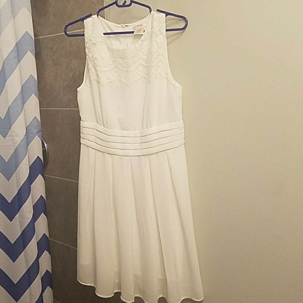 Short White Dress - Picture 1 of 4